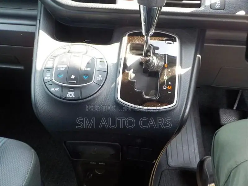 Toyota Noah Non Hybrid X Black 2021