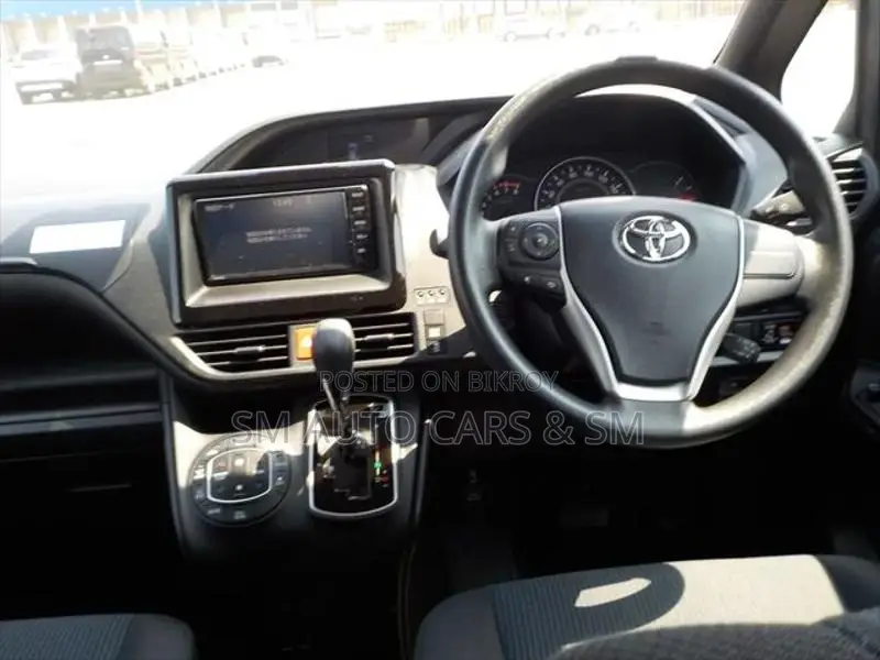 Toyota Noah Non Hybrid X Black 2021