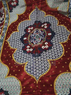 মেঝেতে বিছানো গালিচা