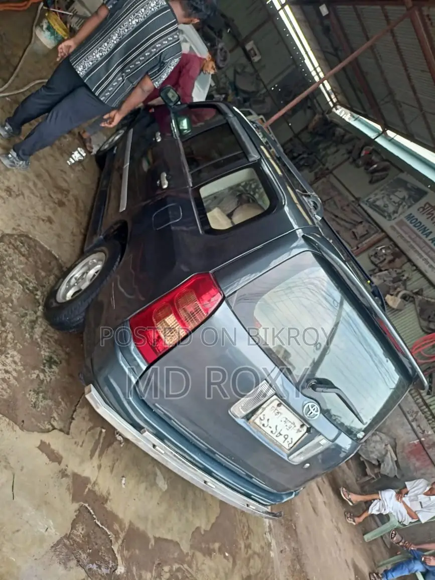 Toyota Succeed 2003