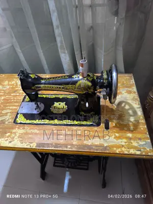 Hand-operated Sewing Machine