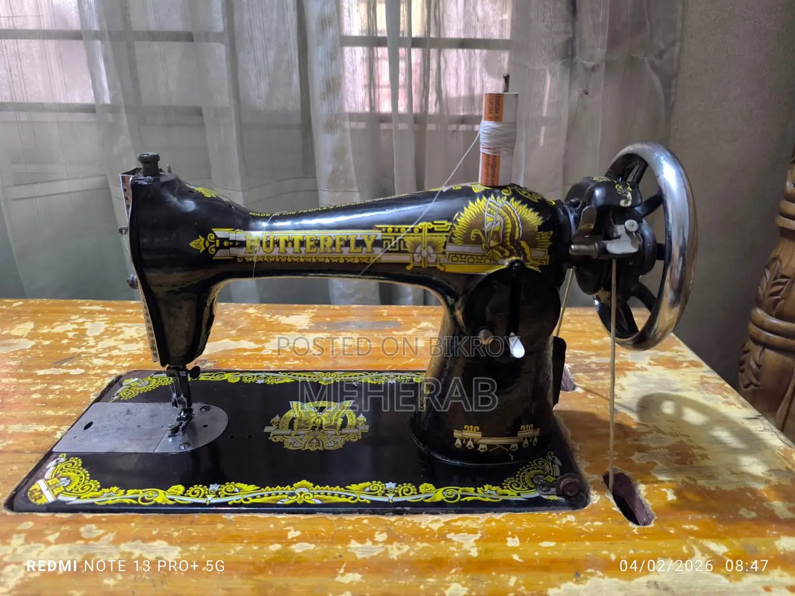 Hand-operated Sewing Machine