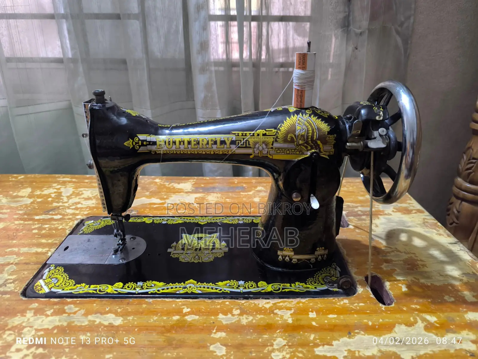 Hand-operated Sewing Machine