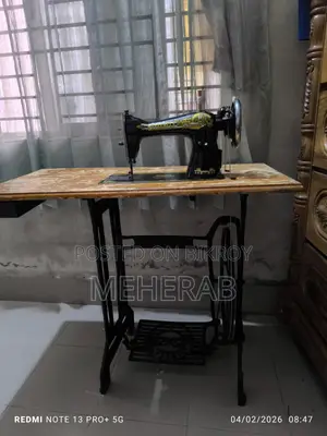 Hand-operated Sewing Machine