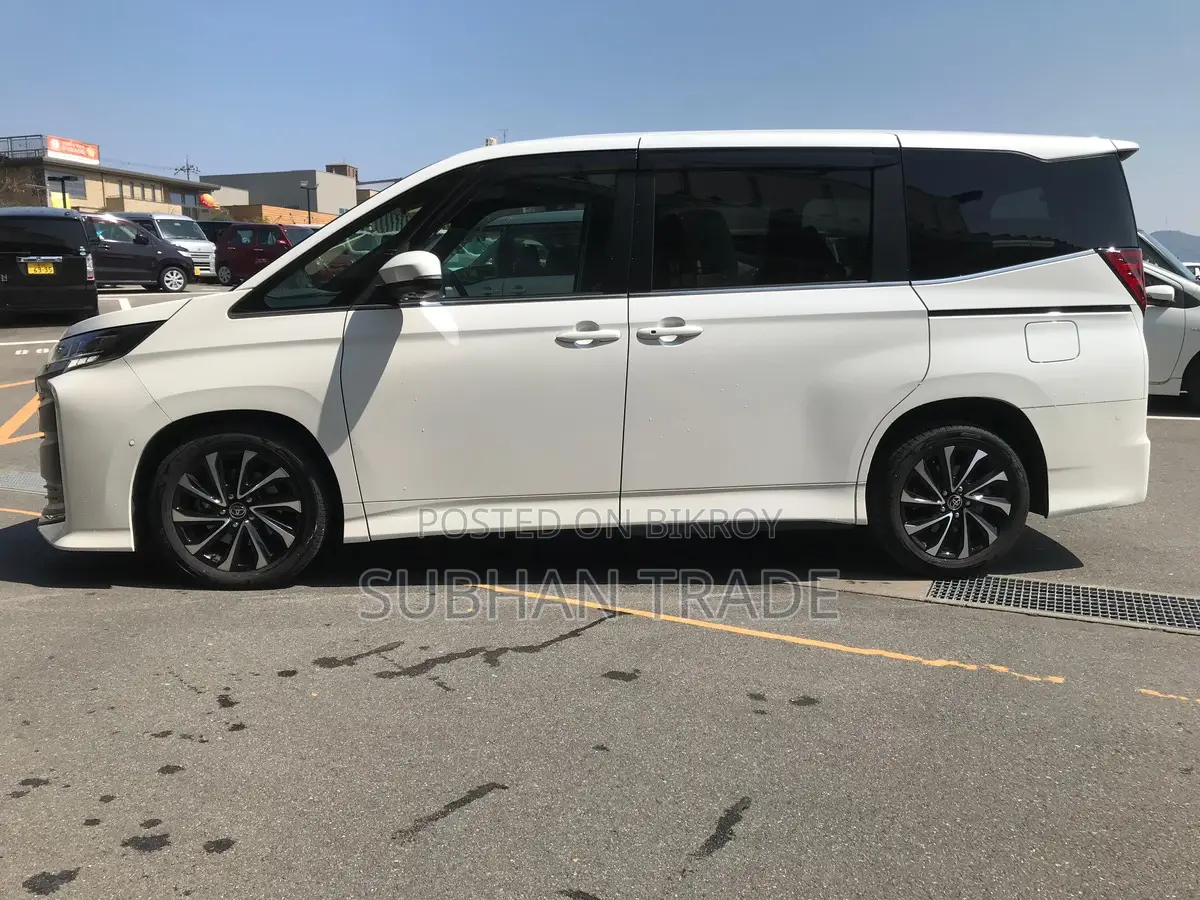 Toyota Noah SZ PKG FULL OPTIONS 2022