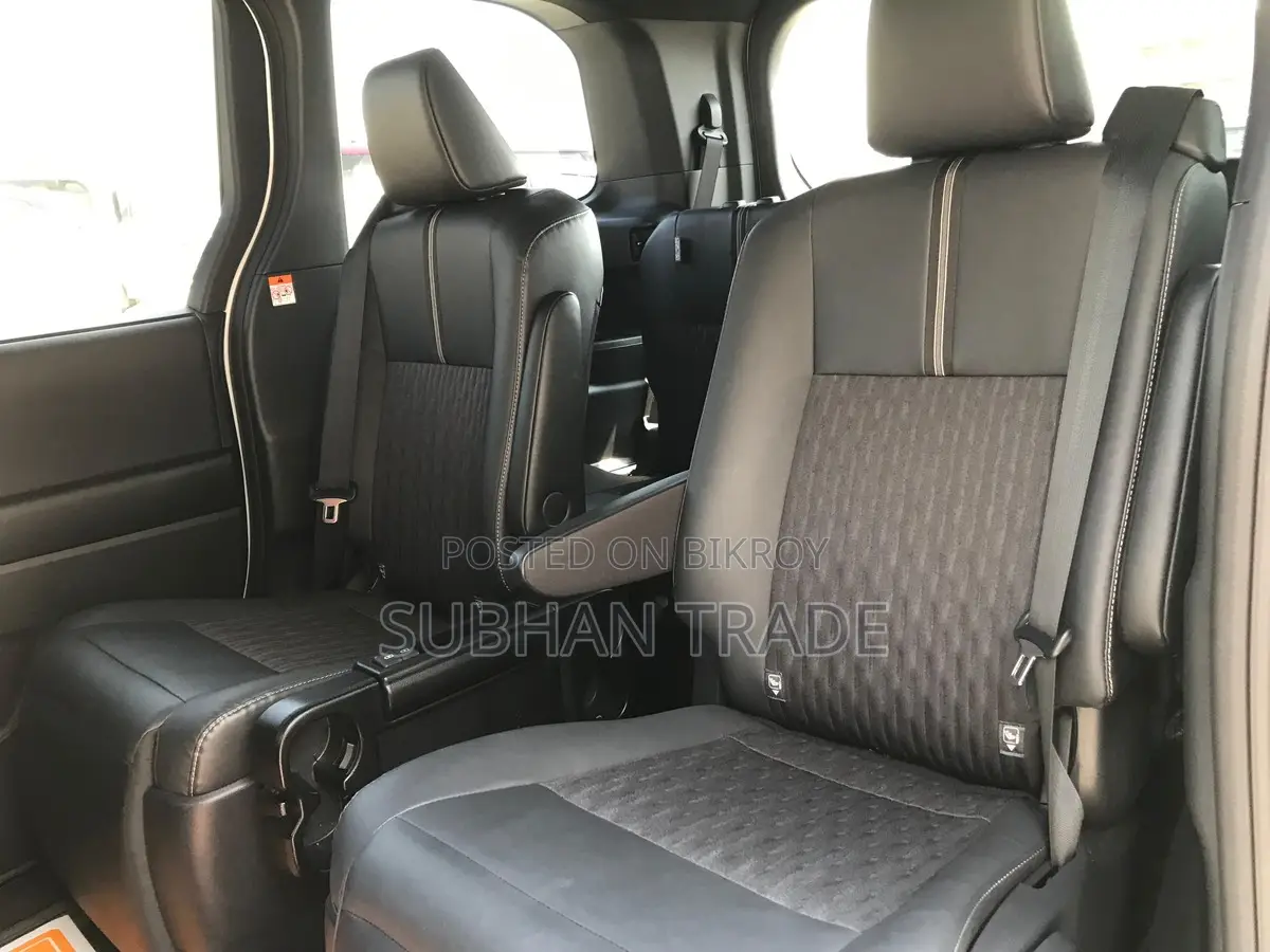 Toyota Noah SZ PKG FULL OPTIONS 2022