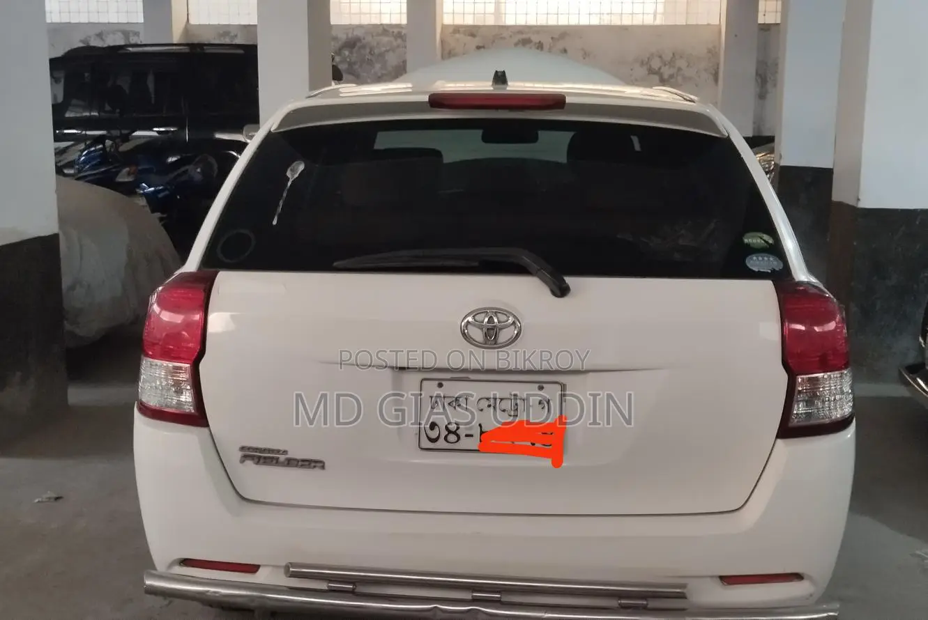 Toyota Fielder 2012