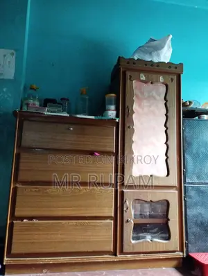 Wardrobe/Showcase