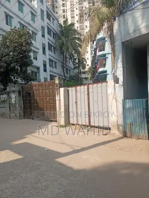 একটি নিষ্কণ্টক বাড়িসহ জমি বিক্রয় করা হবে।