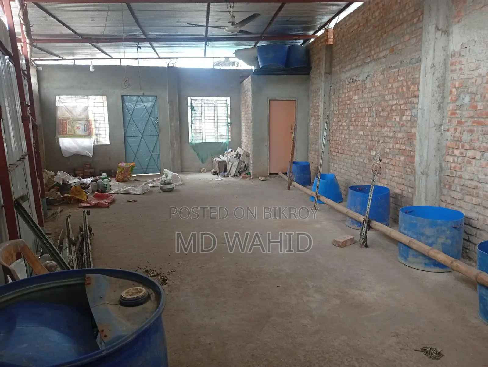 একটি নিষ্কণ্টক বাড়িসহ জমি বিক্রয় করা হবে।