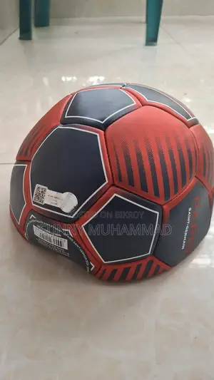 ফ্রান্স থেকে আনা নতুন ফুটবল