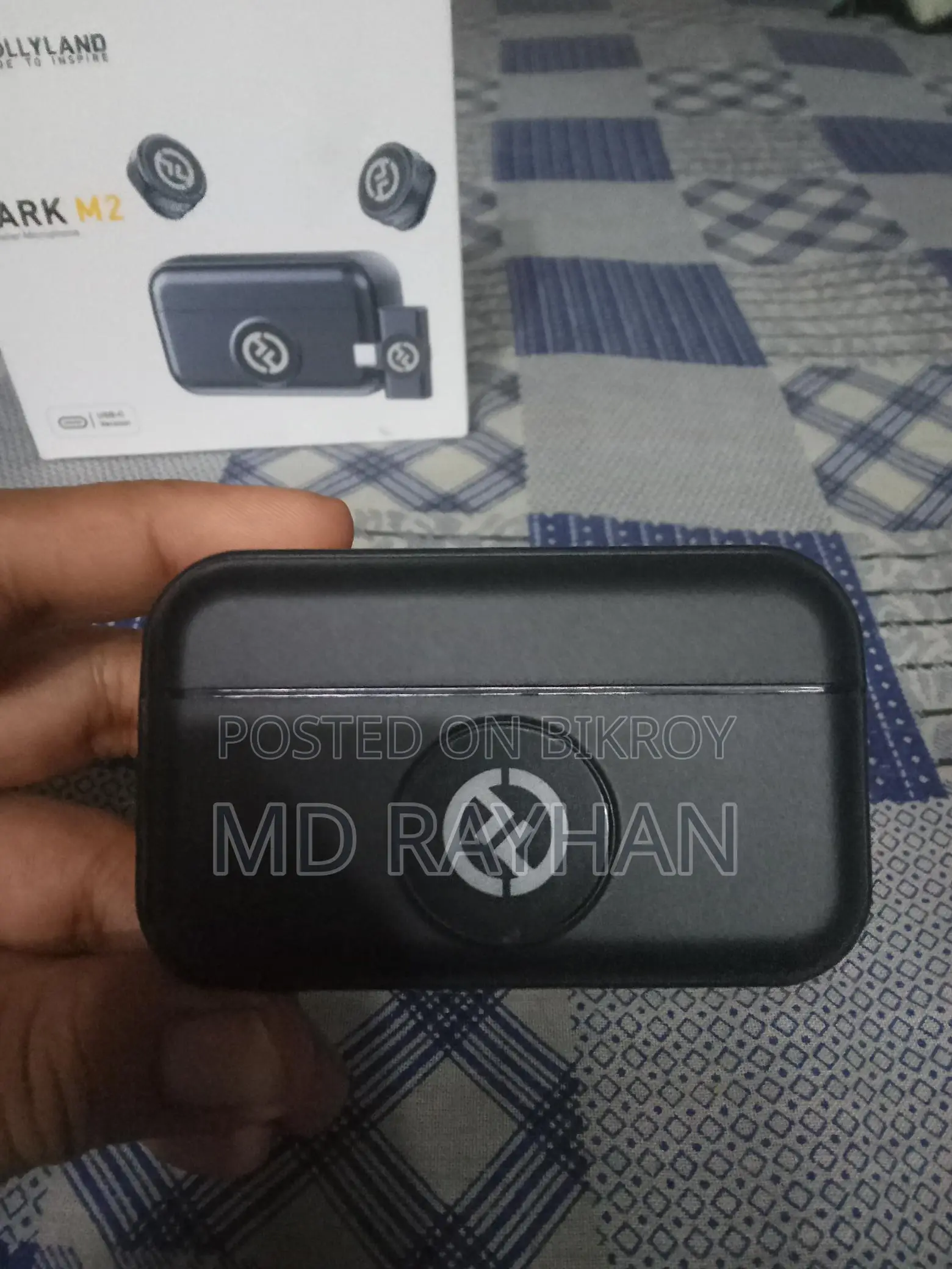 Hollyland LARK M2 wireless microphone system