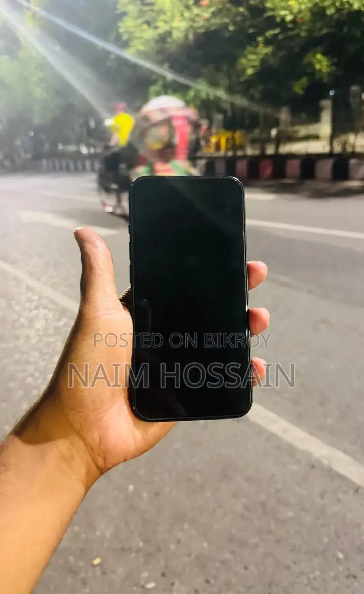 Apple iPhone 13 (Used)
