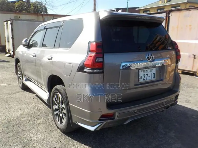 Toyota Land Cruiser T X L 2022