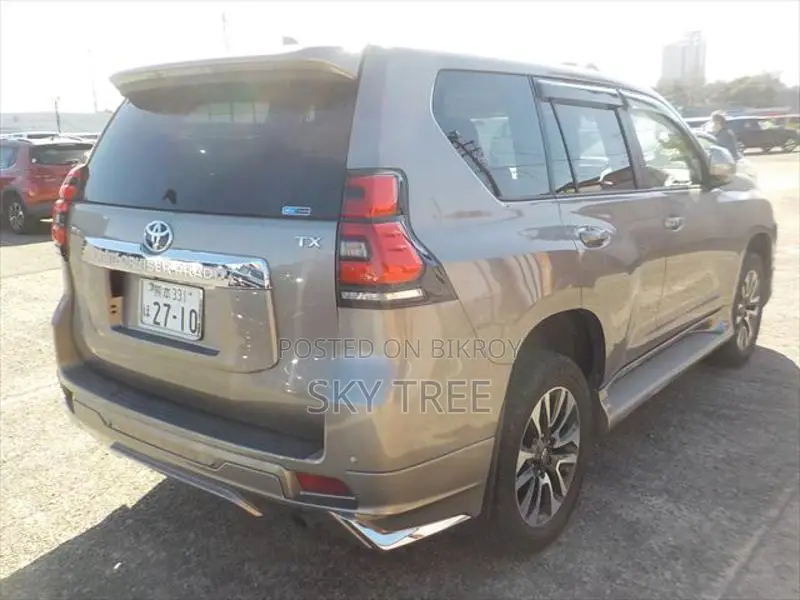 Toyota Land Cruiser T X L 2022