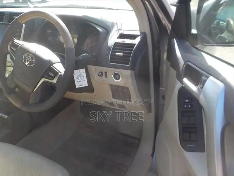 Toyota Land Cruiser T X L 2022