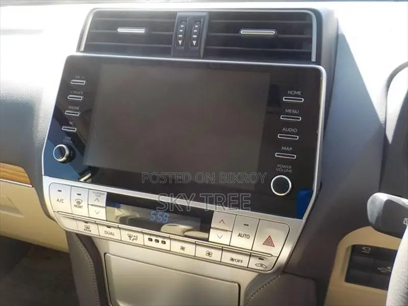 Toyota Land Cruiser T X L 2022