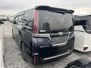 Toyota Esquire GI Premium (Octane) 2020