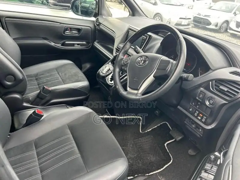 Toyota Esquire GI Premium (Octane) 2020