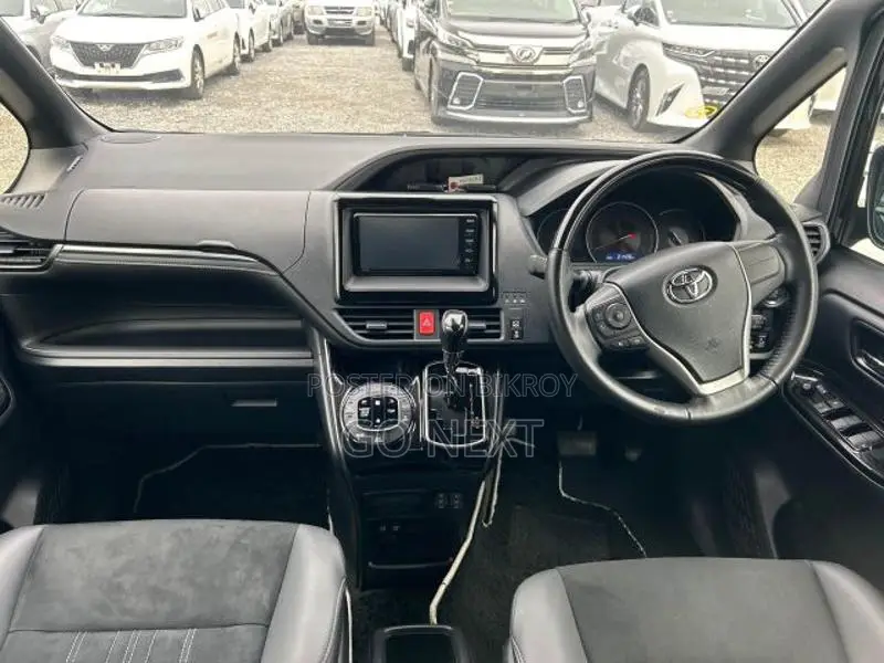 Toyota Esquire GI Premium (Octane) 2020