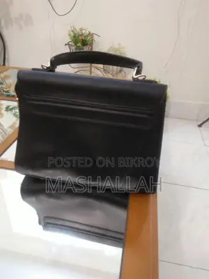 লেডিস হ্যনড ব্যগ।