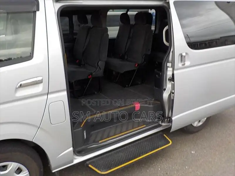 Toyota Hiace Grand Cabin Silver 2020