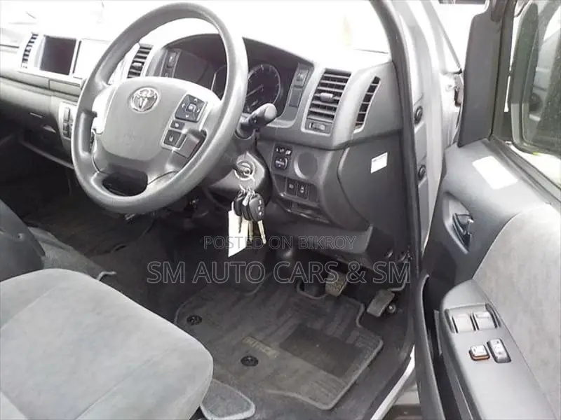 Toyota Hiace Grand Cabin Silver 2020