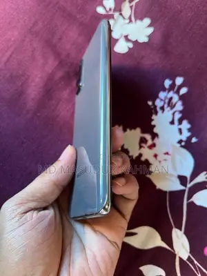 Samsung Galaxy S20 (Used)