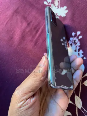 Samsung Galaxy S20 (Used)