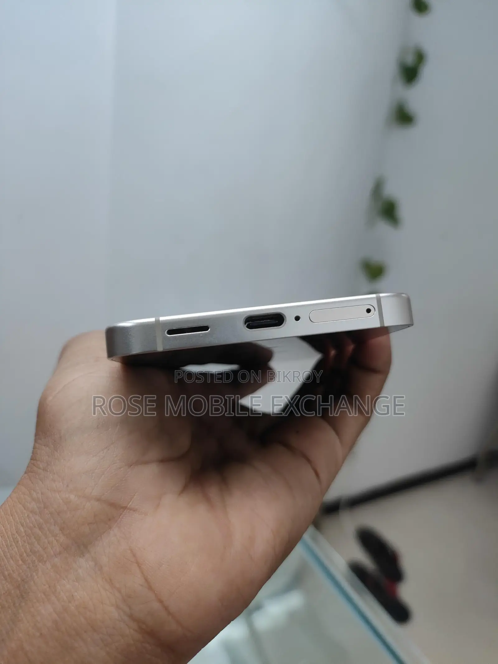 Samsung Galaxy S24 256gb (Used)