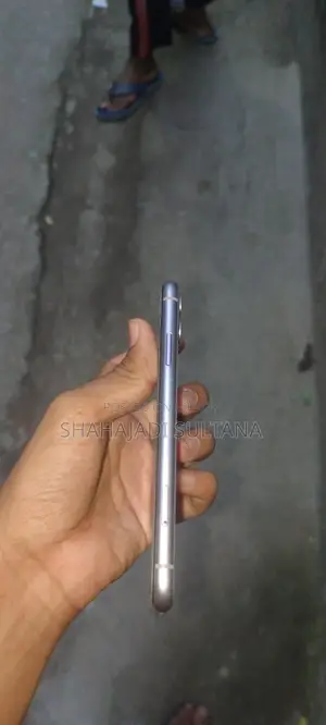 Apple iPhone 11 / (Used)