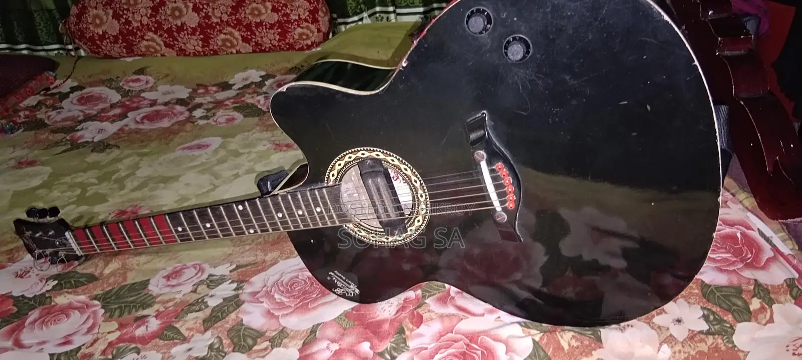 Acoustic Guitar / Signature