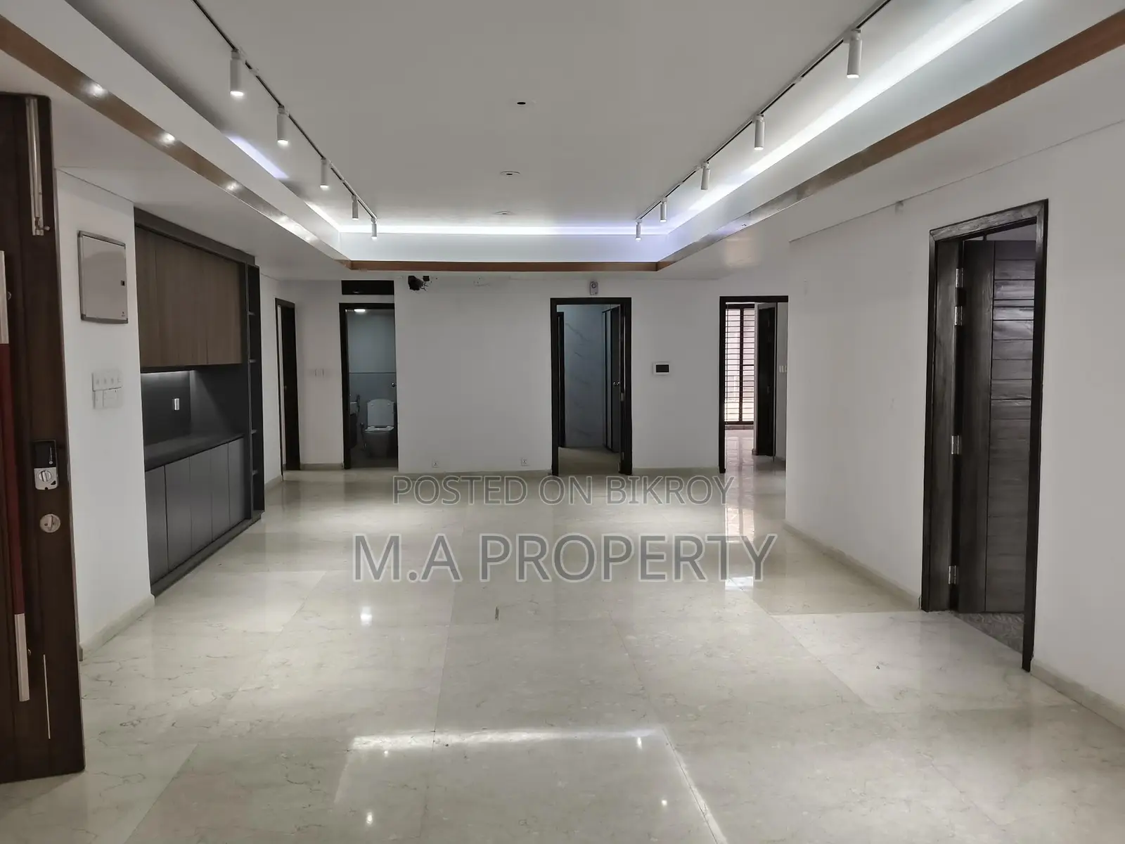 Rent Apt 4-Bed 2-Carpark 5 th floor Gulshan North