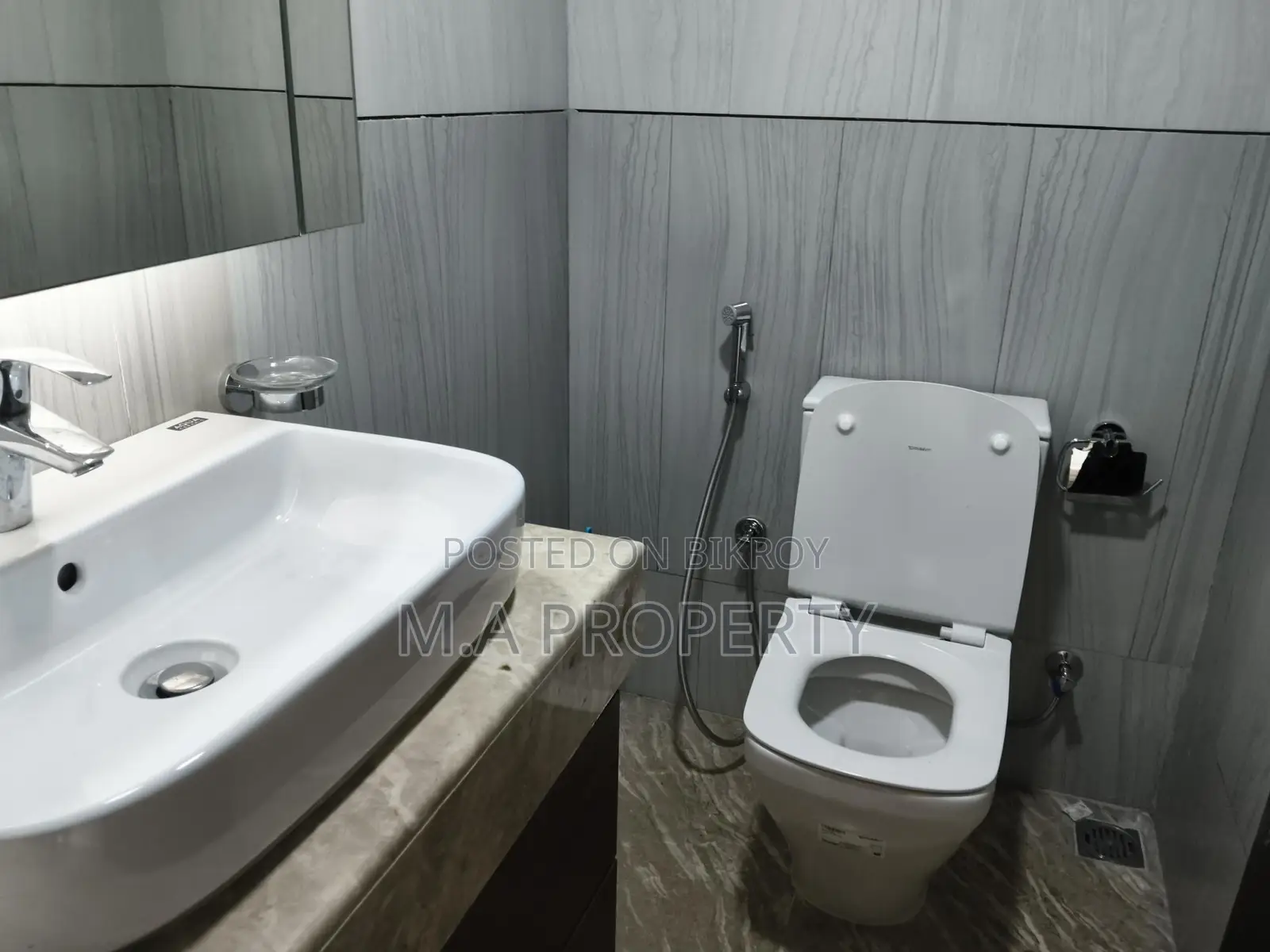 Rent Apt 4-Bed 2-Carpark 5 th floor Gulshan North