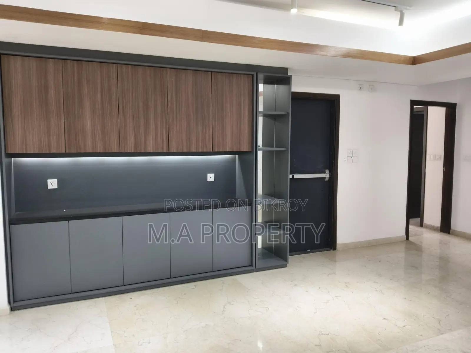 Rent Apt 4-Bed 2-Carpark 5 th floor Gulshan North