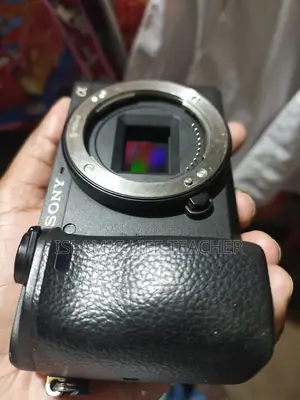 Sony A6400 (Only body)