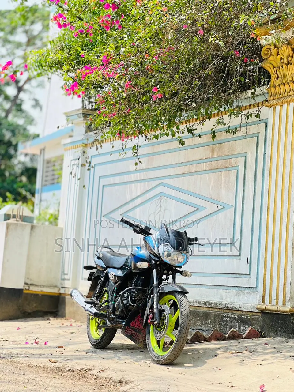 Bajaj Discover 150 . 2012