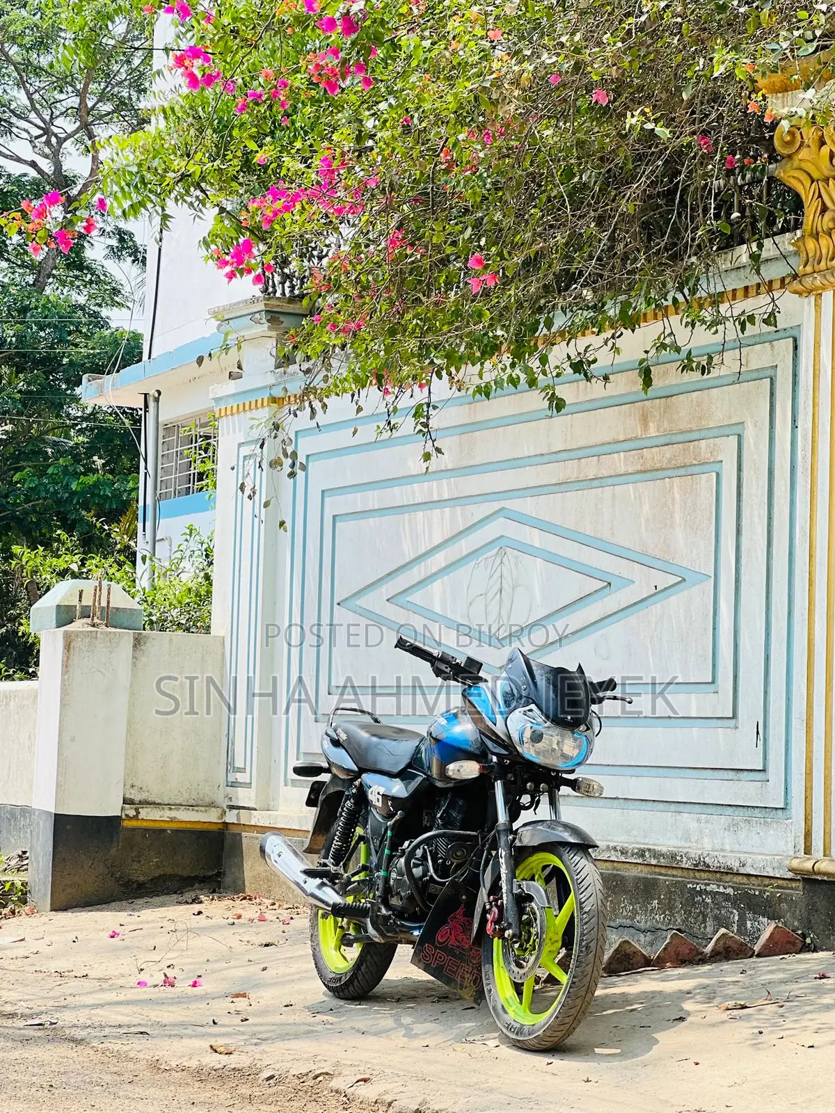 Bajaj Discover 150 . 2012