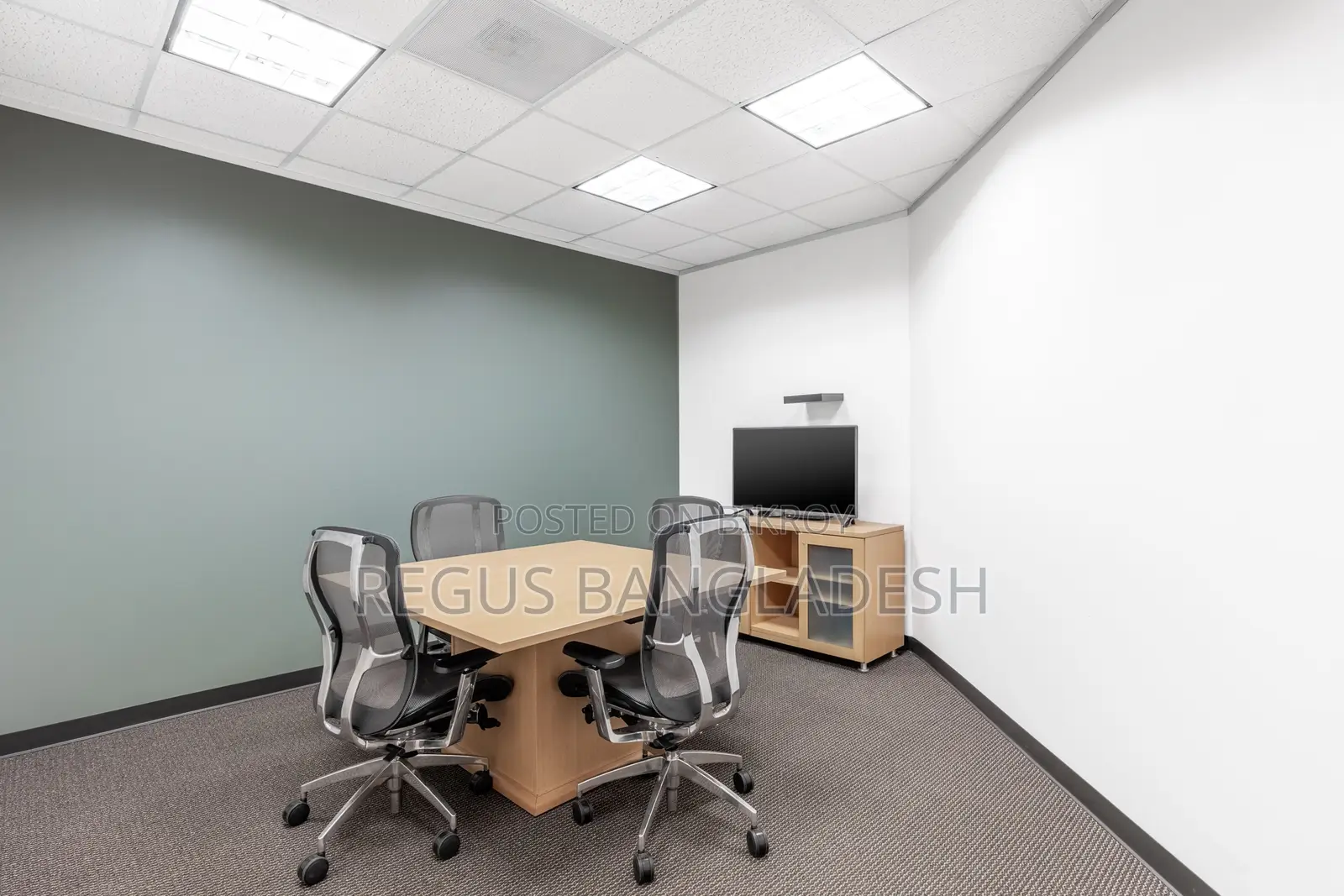 Serviced Office with Amenities