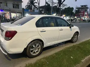 Toyota Axio 2013