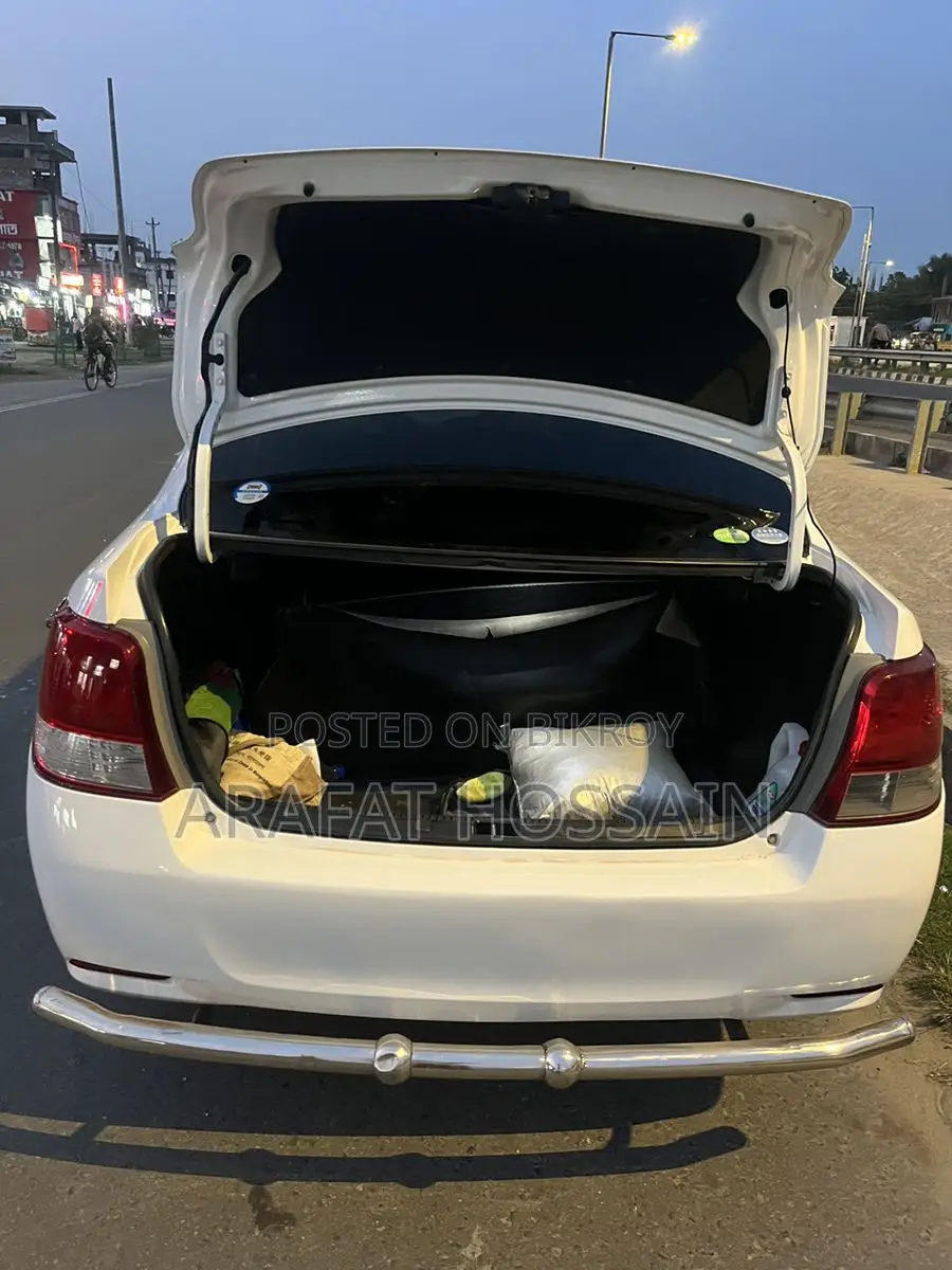 Toyota Axio 2013