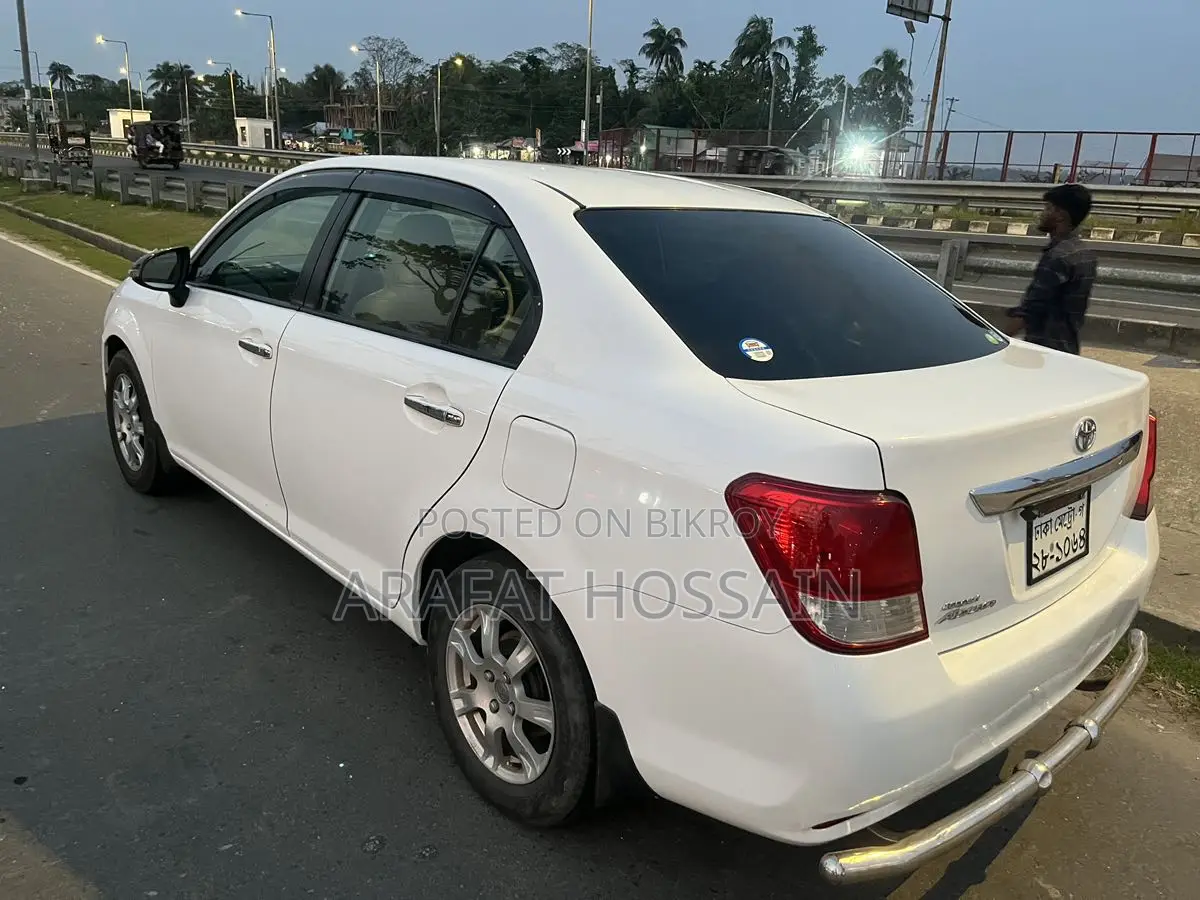 Toyota Axio 2013