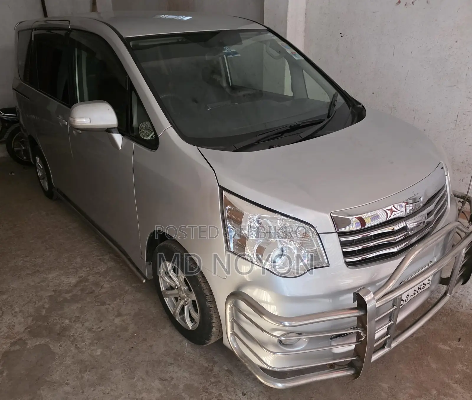 Toyota Noah X 2010