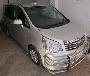 Toyota Noah X 2010