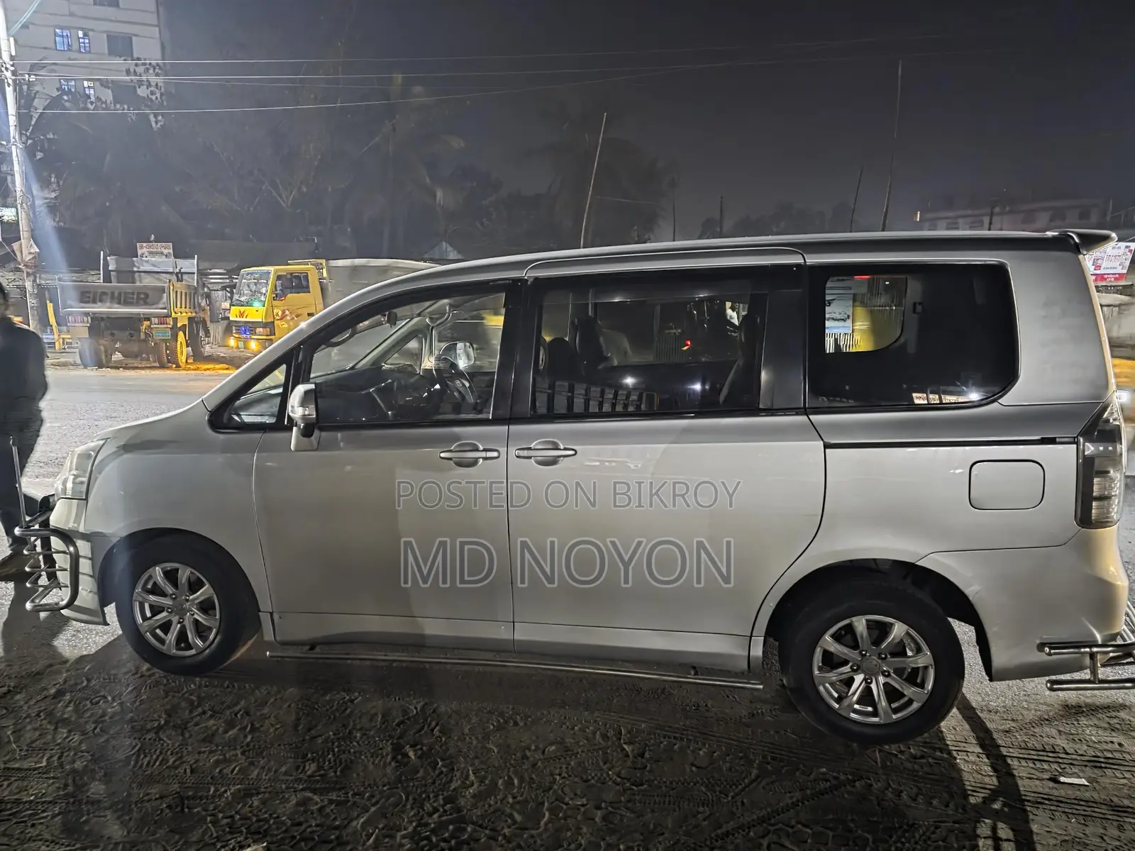 Toyota Noah X 2010