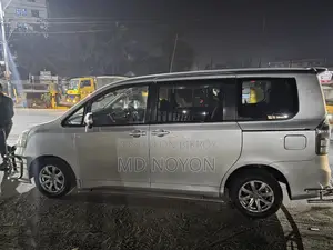 Toyota Noah X 2010