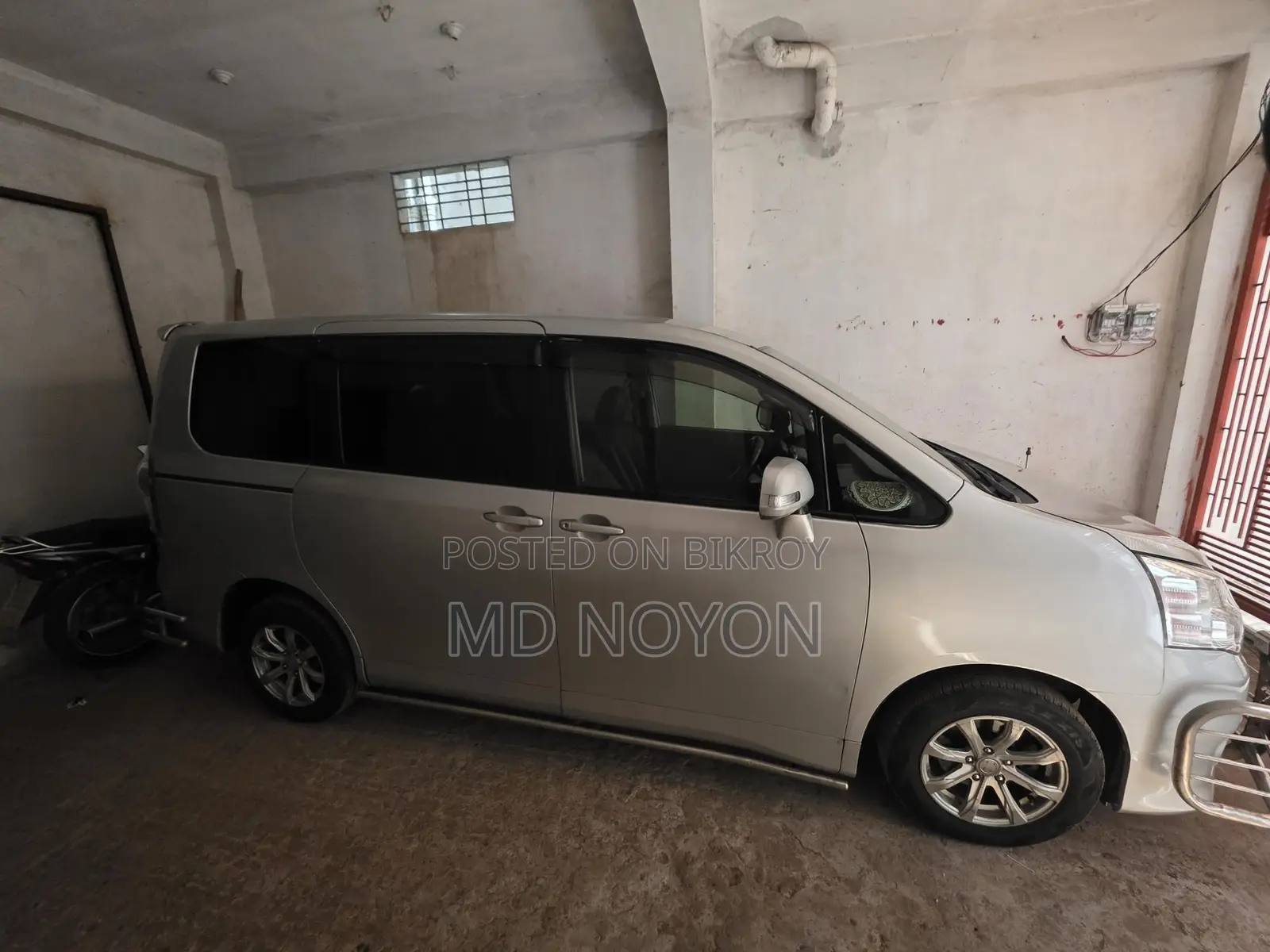 Toyota Noah X 2010