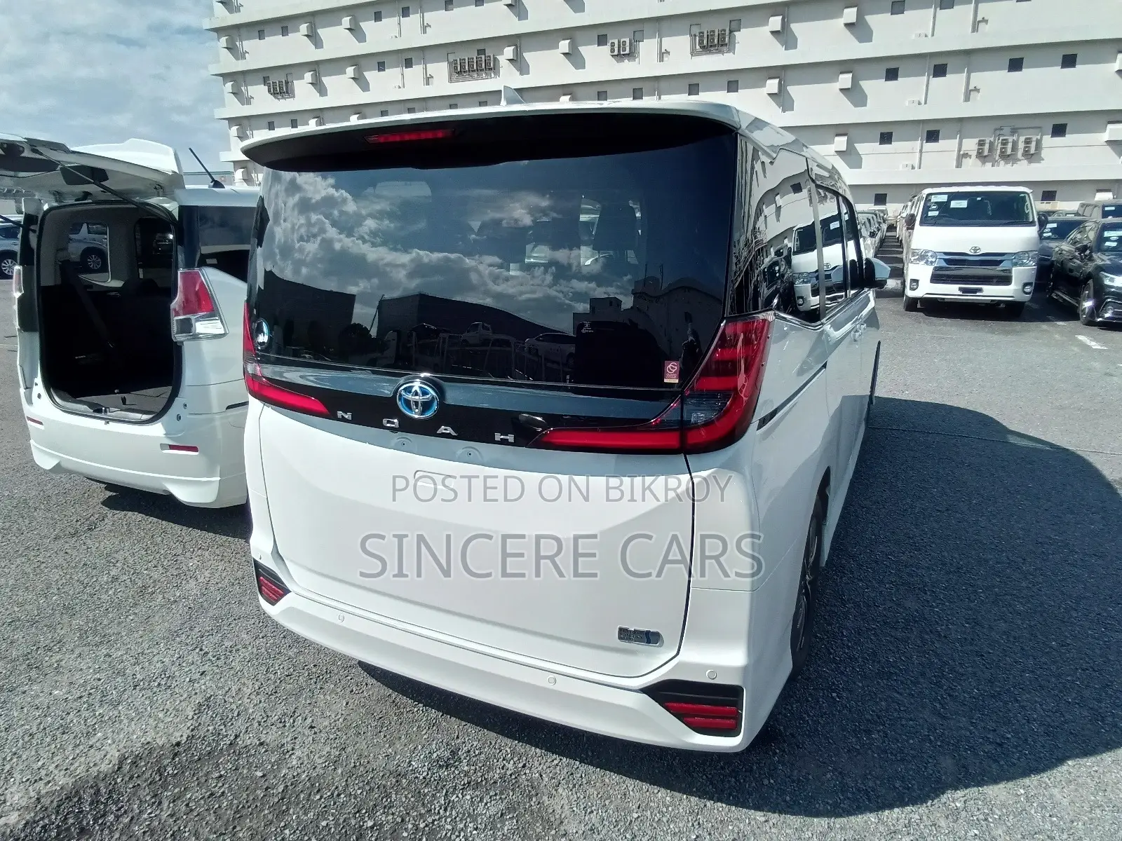 Toyota Noah SZ HYB FULL OPTION 2024