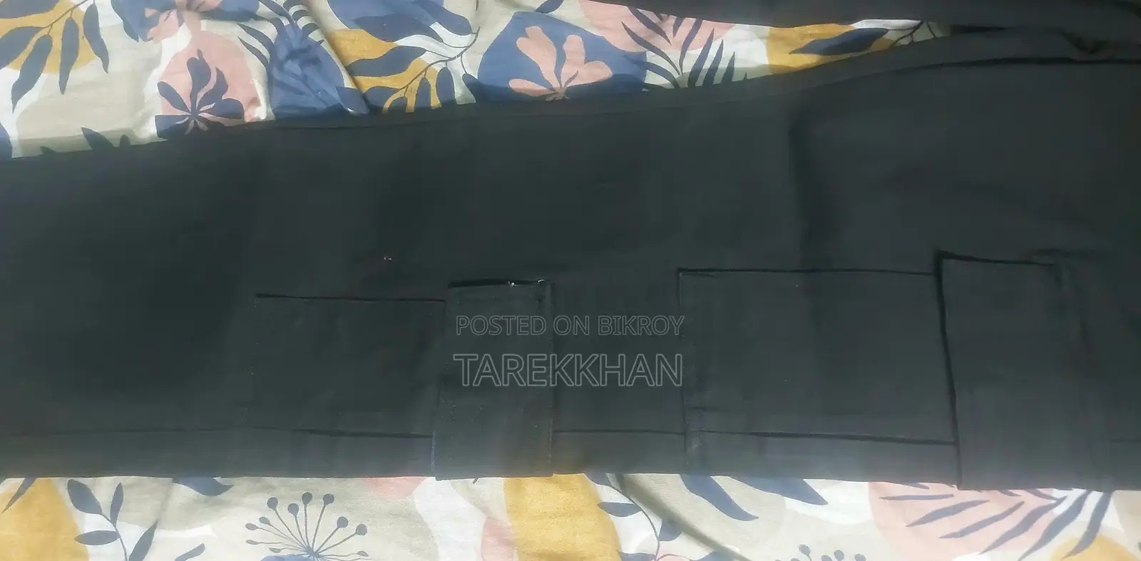 কালো কার্গো প্যান্ট