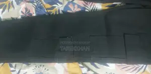 কালো কার্গো প্যান্ট